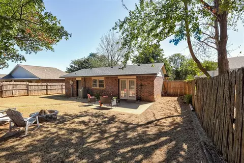 Exterior - 3419 E Noble Dr, Edmond, OK 73034 photo 6 of 7