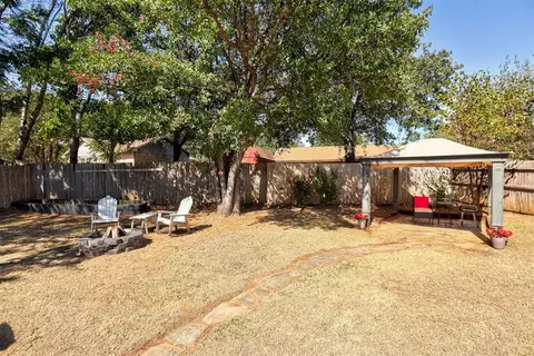 Exterior - 3419 E Noble Dr, Edmond, OK 73034 photo 5 of 7