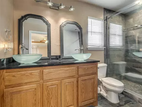 Bath - 4105 Frontier Ln, Tuttle, OK 73089 photo 1 of 4
