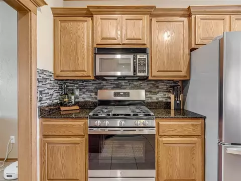 Kitchen - 4105 Frontier Ln, Tuttle, OK 73089 photo 4 of 4