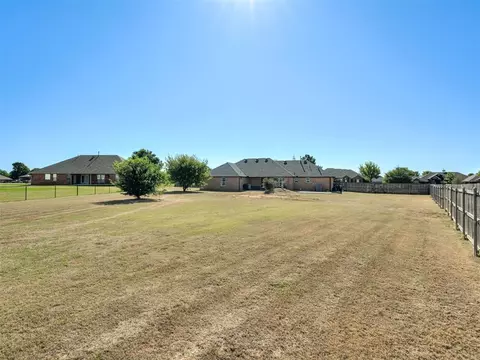 Exterior - 4105 Frontier Ln, Tuttle, OK 73089 photo 4 of 5