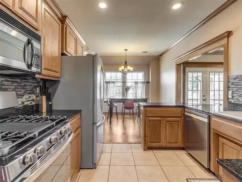 Kitchen - 4105 Frontier Ln, Tuttle, OK 73089 photo 3 of 4