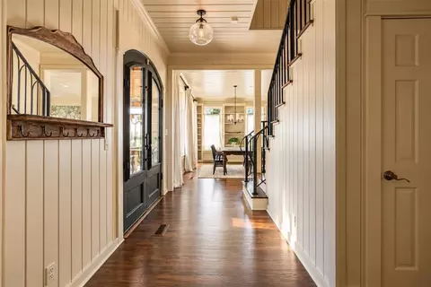 Entry Way - 800 W Cimarron Blvd, Crescent, OK 73028 photo 2 of 5