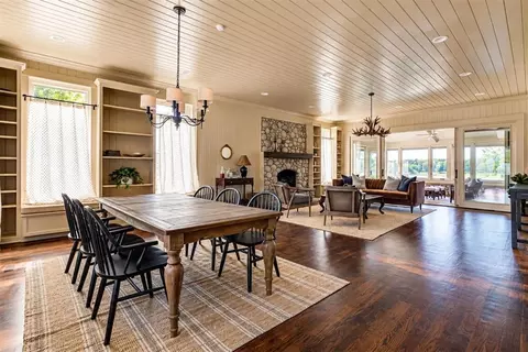 Dining - 800 W Cimarron Blvd, Crescent, OK 73028 photo 1 of 2