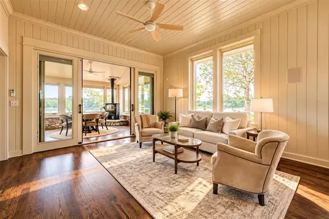 Living - 800 W Cimarron Blvd, Crescent, OK 73028 photo 4 of 7