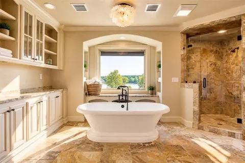 Bath - 800 W Cimarron Blvd, Crescent, OK 73028 photo 3 of 6