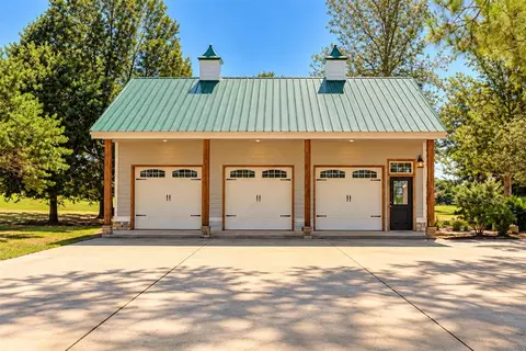 Exterior - 800 W Cimarron Blvd, Crescent, OK 73028 photo 8 of 10