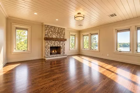 Living - 800 W Cimarron Blvd, Crescent, OK 73028 photo 5 of 7