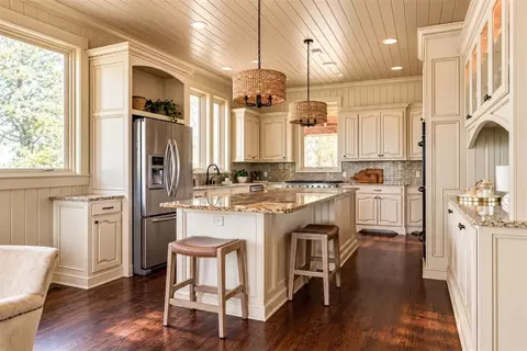 Kitchen - 800 W Cimarron Blvd, Crescent, OK 73028 photo 4 of 4