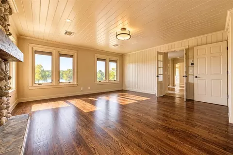 Living - 800 W Cimarron Blvd, Crescent, OK 73028 photo 7 of 7