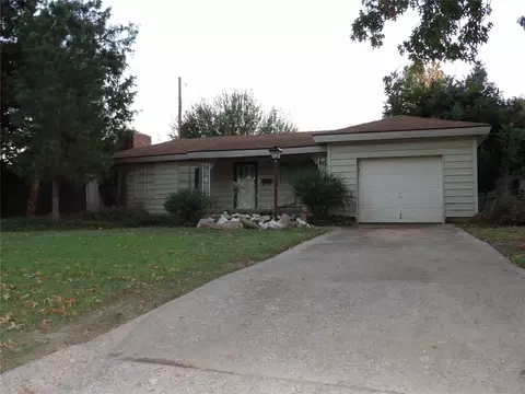1617 Indian Dr, Enid, OK 73703