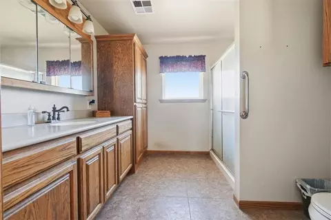 Bath - 9159 N 1750 Rd, Cheyenne, OK 73628 photo 1 of 2