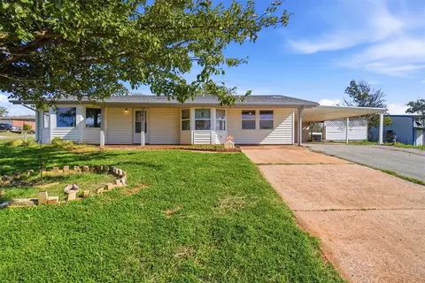 901 S Cordell Ave, Cordell, OK 73632