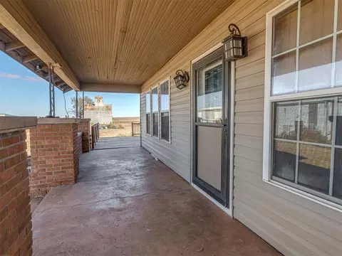 Exterior - 23065 E 1090 Rd, Clinton, OK 73601 photo 3 of 12