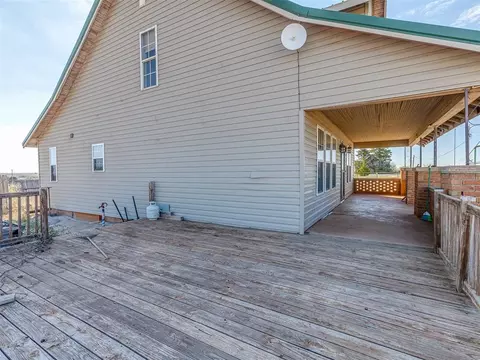 Exterior - 23065 E 1090 Rd, Clinton, OK 73601 photo 4 of 12