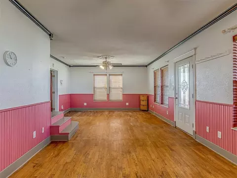 Living - 23065 E 1090 Rd, Clinton, OK 73601 photo 2 of 3