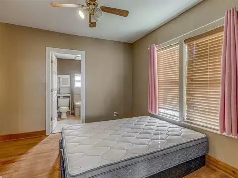 Bedroom - 23065 E 1090 Rd, Clinton, OK 73601 photo 1 of 8