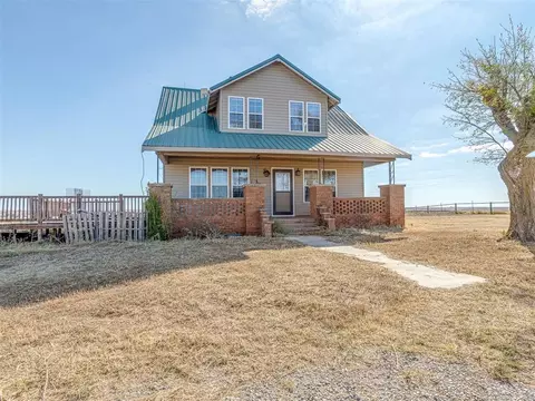 Exterior - 23065 E 1090 Rd, Clinton, OK 73601 photo 2 of 12