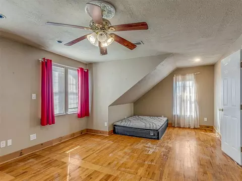 Bedroom - 23065 E 1090 Rd, Clinton, OK 73601 photo 7 of 8