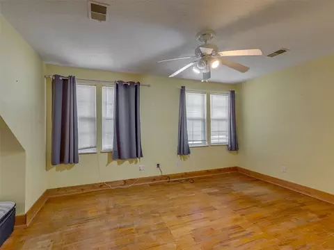 Bedroom - 23065 E 1090 Rd, Clinton, OK 73601 photo 3 of 8