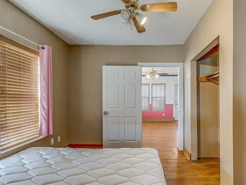 Bedroom - 23065 E 1090 Rd, Clinton, OK 73601 photo 2 of 8