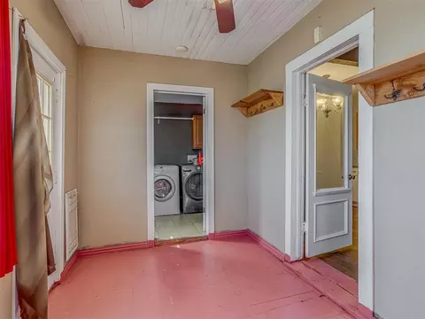 Entry Way - 23065 E 1090 Rd, Clinton, OK 73601 photo 1 of 2