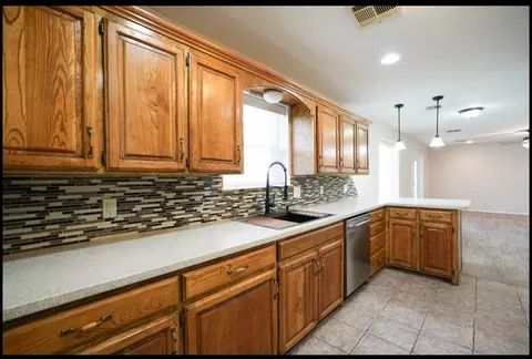 Kitchen - 3601 W Prairie Dr, Altus, OK 73521 photo 4 of 4