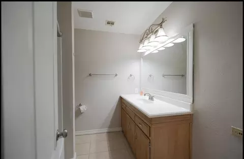 Bath - 3601 W Prairie Dr, Altus, OK 73521 photo 1 of 8
