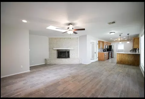Living - 3601 W Prairie Dr, Altus, OK 73521 photo 5 of 6