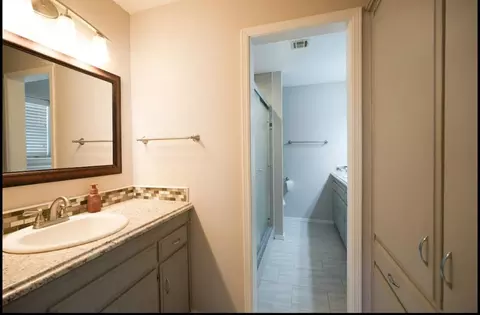 Bath - 3601 W Prairie Dr, Altus, OK 73521 photo 4 of 8