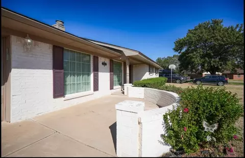 Exterior - 3601 W Prairie Dr, Altus, OK 73521 photo 2 of 6
