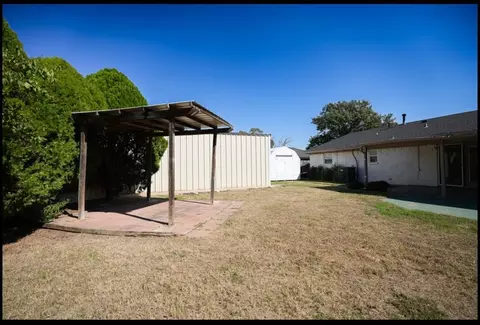 Exterior - 3601 W Prairie Dr, Altus, OK 73521 photo 4 of 6
