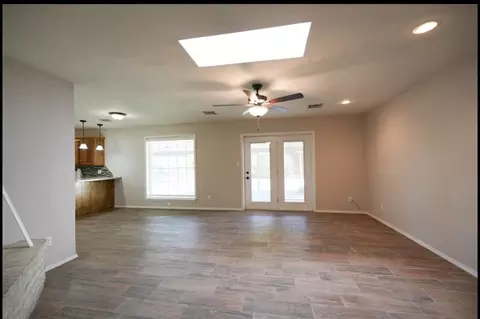 Living - 3601 W Prairie Dr, Altus, OK 73521 photo 4 of 6