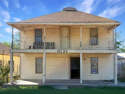 411 N 6th St, Sayre, OK 73662