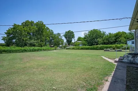 Exterior - 211 E 2nd St, Stroud, OK 74079 photo 3 of 6