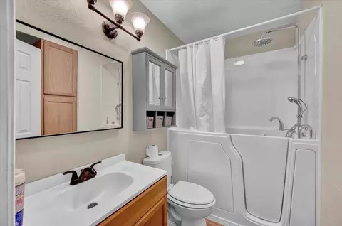 Bath - 211 E 2nd St, Stroud, OK 74079 photo 2 of 2
