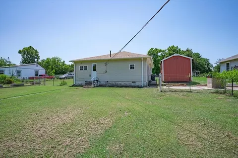 Exterior - 211 E 2nd St, Stroud, OK 74079 photo 4 of 6