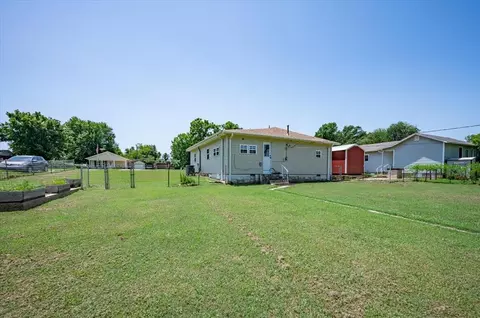 Exterior - 211 E 2nd St, Stroud, OK 74079 photo 6 of 6