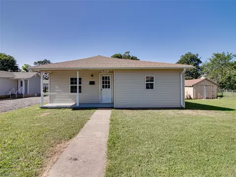 Exterior - 211 E 2nd St, Stroud, OK 74079 photo 1 of 7