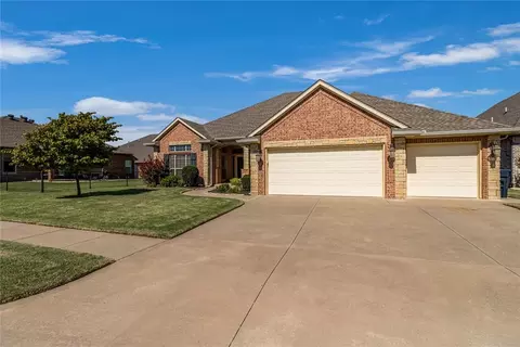 8721 NW 72nd Ct, Warr Acres, OK 73132