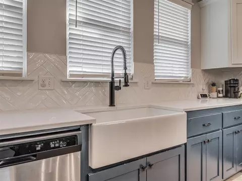 Kitchen - 2205 Northfork Dr, Moore, OK 73160 photo 5 of 5