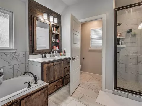 Bath - 2205 Northfork Dr, Moore, OK 73160 photo 2 of 6