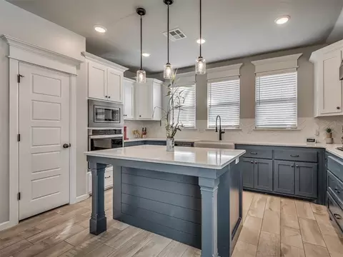 Kitchen - 2205 Northfork Dr, Moore, OK 73160 photo 3 of 5