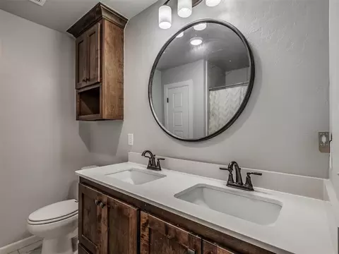 Bath - 2205 Northfork Dr, Moore, OK 73160 photo 5 of 6