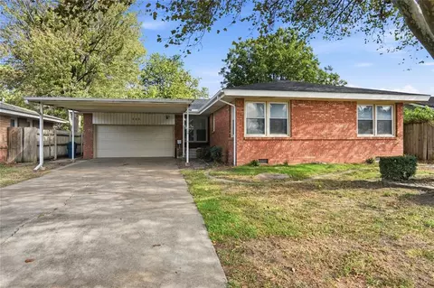 305 W Glenhaven Dr, Midwest City, OK 73110