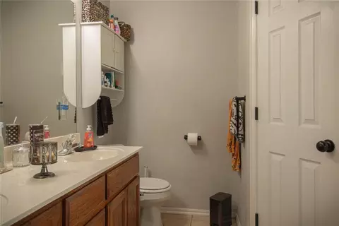 Bath - 1117 Bald Eagle Ct, Norman, OK 73072 photo 3 of 4