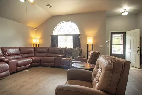 Living - 1117 Bald Eagle Ct, Norman, OK 73072 photo 1 of 4