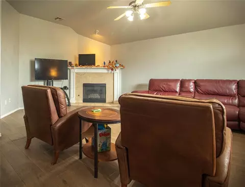 Living - 1117 Bald Eagle Ct, Norman, OK 73072 photo 2 of 4