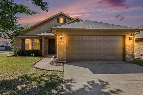2709 Fawn Lily Rd, Oklahoma City, OK 73128