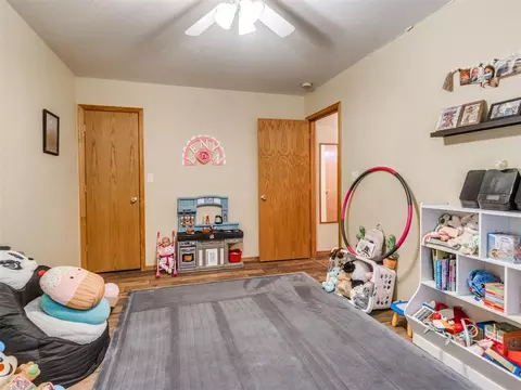 Bedroom - 117 Zelda Ln, Mcloud, OK 74851 photo 8 of 9